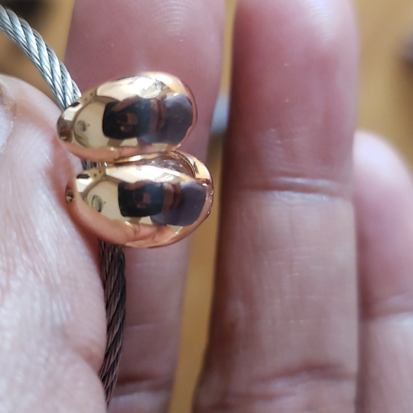 Earing - Picture 4 of 4